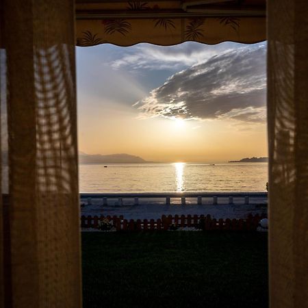Ferienwohnung Loutraki Sea Sunset Exterior foto