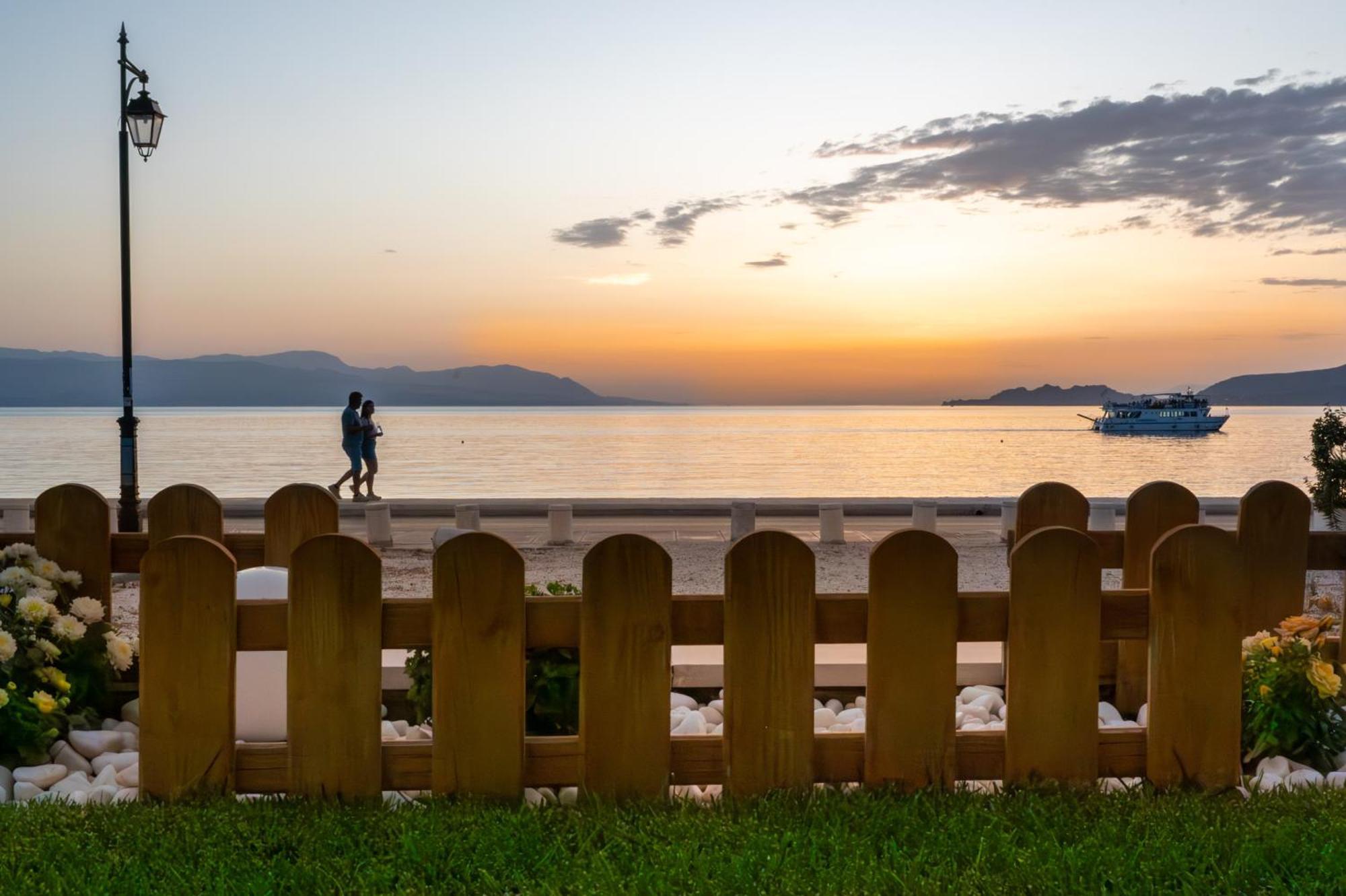 Ferienwohnung Loutraki Sea Sunset Exterior foto