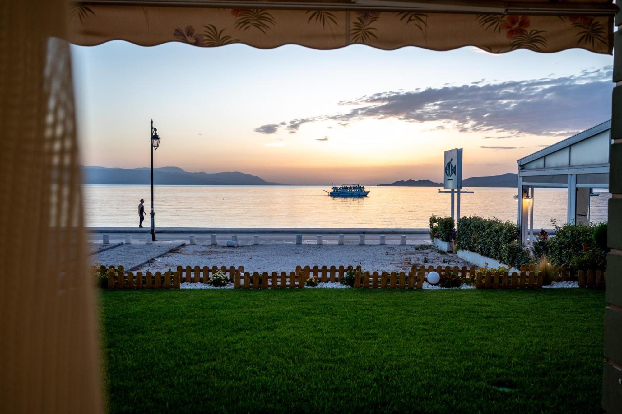 Ferienwohnung Loutraki Sea Sunset Exterior foto